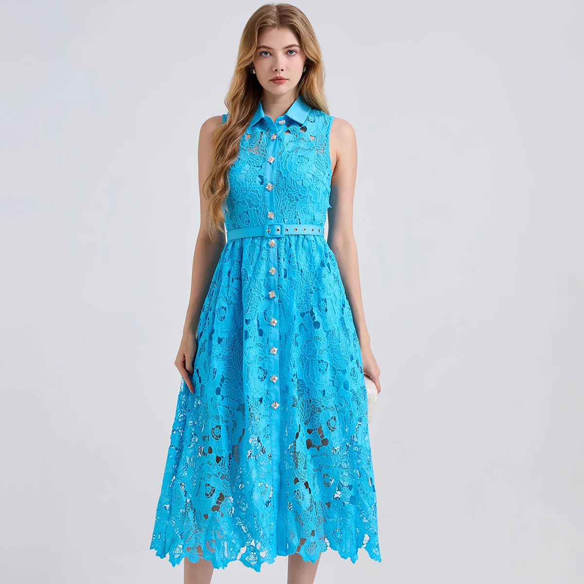 夏の成熟した女性の服レースシャツ襟ハイウエストノースリーブドレス締め付けウエストとダイヤモンドバックル A ラインドレス