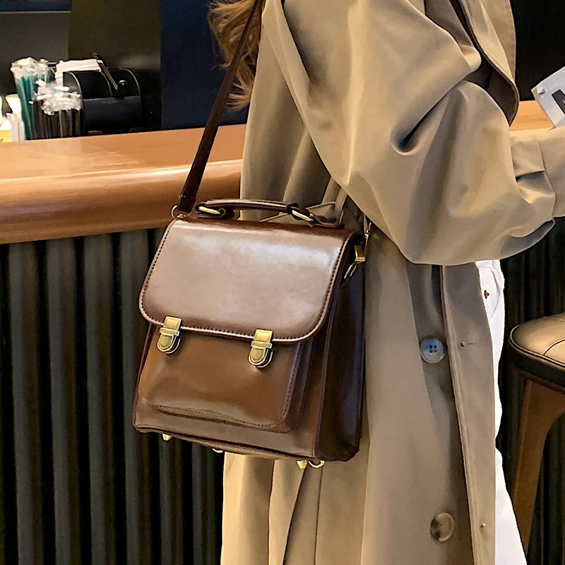 Retro Crossbody Bag 2023 New Korean Creative Buckle Adjustable Shoulder Strap Shoulder Bag Trendy Fashion Commuter Backpack Tide