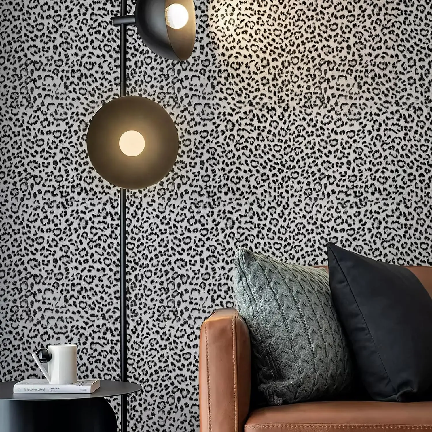 1 roll of thickened self-adhesive wallpaper, suitable for living room, bedroom, TV background wall, and home decoration.