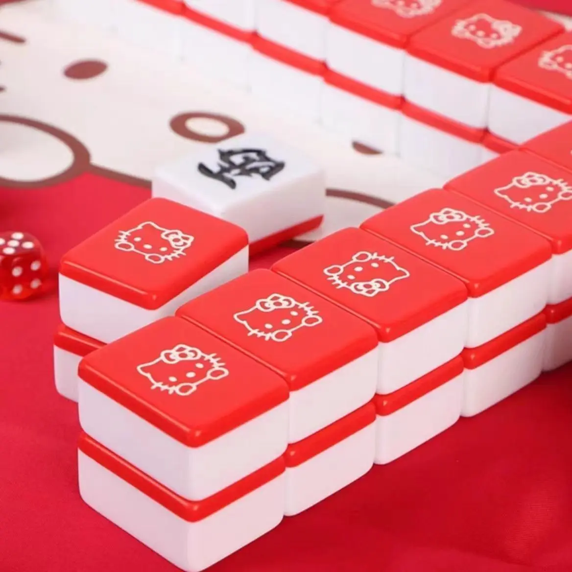 Kawaii sanrio anime olá kitty mini mahjong jogo conjunto entretenimento jogando cartas portátil vermelho mahjong jogo menino menina brinquedos presentes