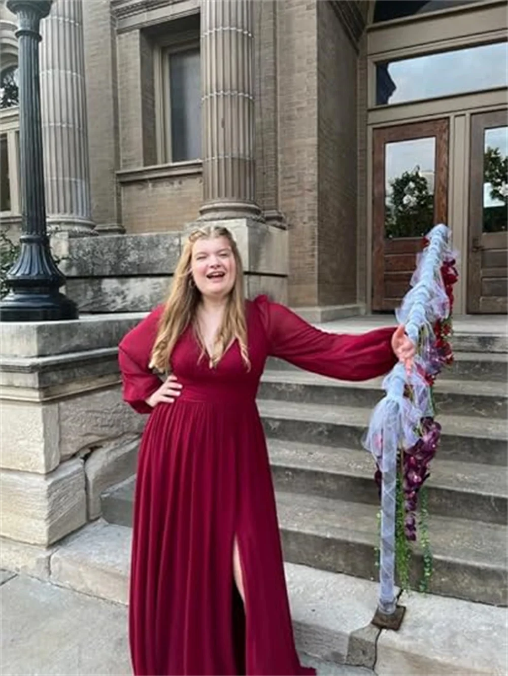 فساتين وصيفة العروس بأكمام طويلة ورقبة على شكل V لحفلات الزفاف بفتحة جانبية من الشيفون فساتين رسمية مثيرة طويلة للحفلات الراقصة مقاس كبير