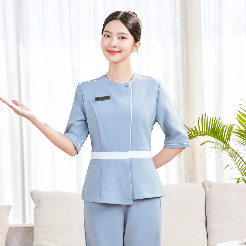 

Женский комплект униформы для салонов красоты, массажных кабинетов, спа-центров, гостиниц: топ с круглым вырезом и поясом, брюки, короткий рукав