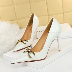Metall Gürtel Schnalle Frauen Schuhe 2022 Herbst Patent Leder Flache High Heels Pumpen Retro Nähen Spitzen Damen Büro Schuhe Partei