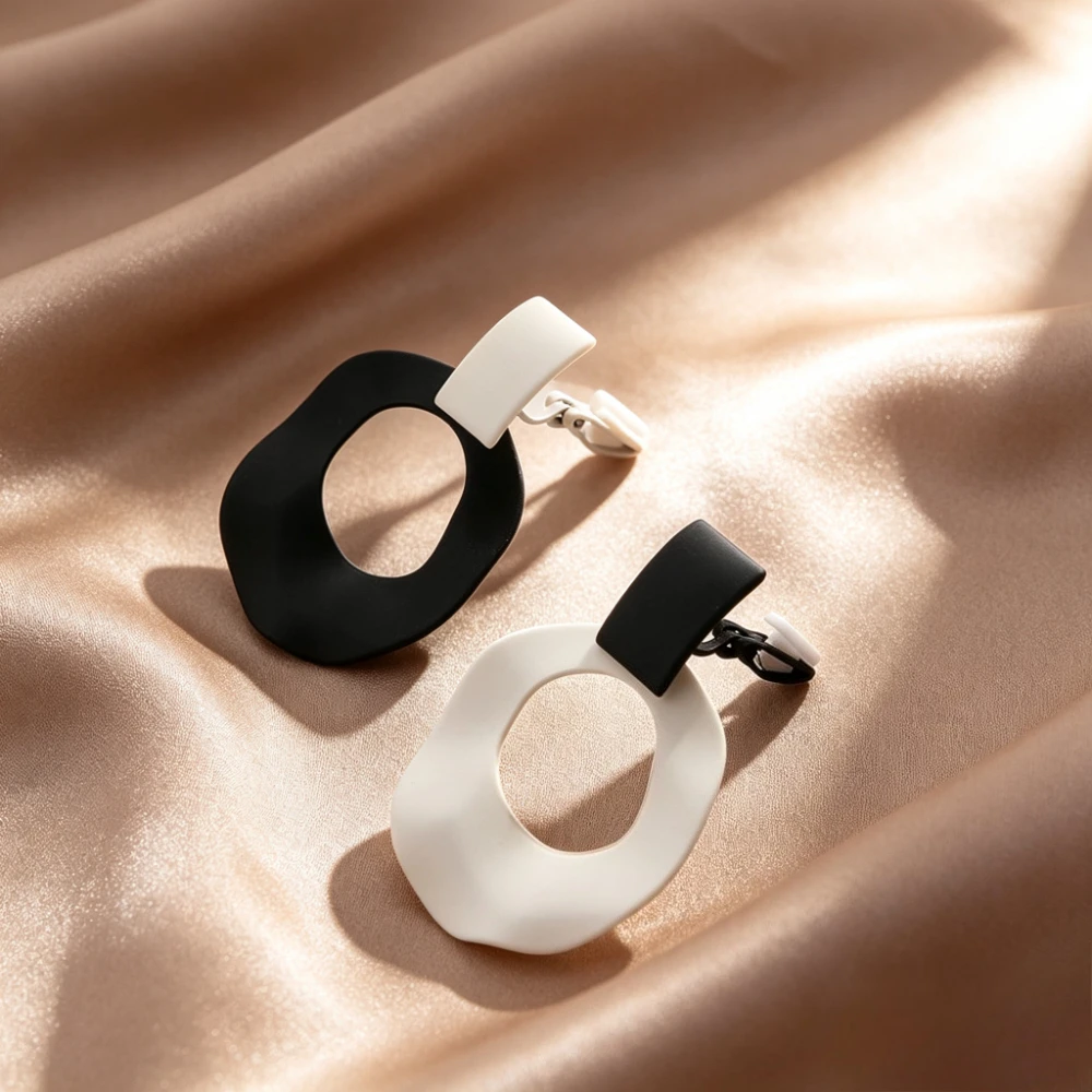 Metallic Asymmetric Black White Geometric Circle Ear Clip Earrings European and American Exaggerated Big Round Clip on Earrings