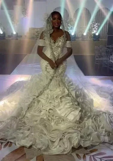 Customized Bride Vestido De Noiva White Backless Lace Ruffle Mermaid Ball Gown Dress for Wedding