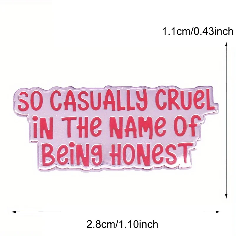 Lustiger Buchstabe „So Casually Cruel in The Name of Being Honest“ Emaille-Anstecknadel „All Too Well“-Abzeichen „Swifties Jewellery“. – Detail 3