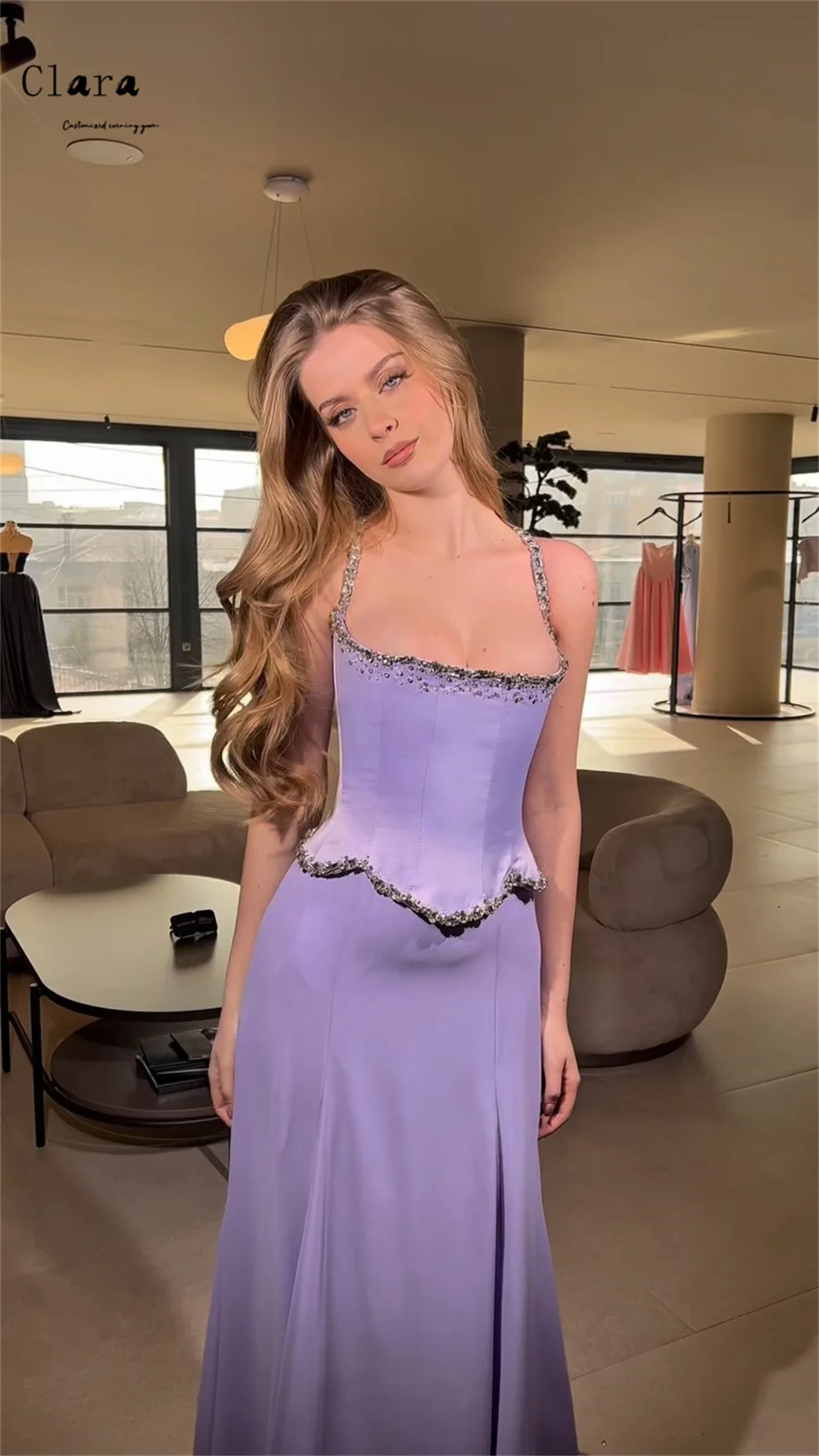 ชุดเดรสยาวคลาสสิคแบบเปิดไหล่ประดับคริสตัลสีม่วงทรงหางปลาสำหรับผู้หญิง  ชุดราตรีออกงานและชุดทางการ