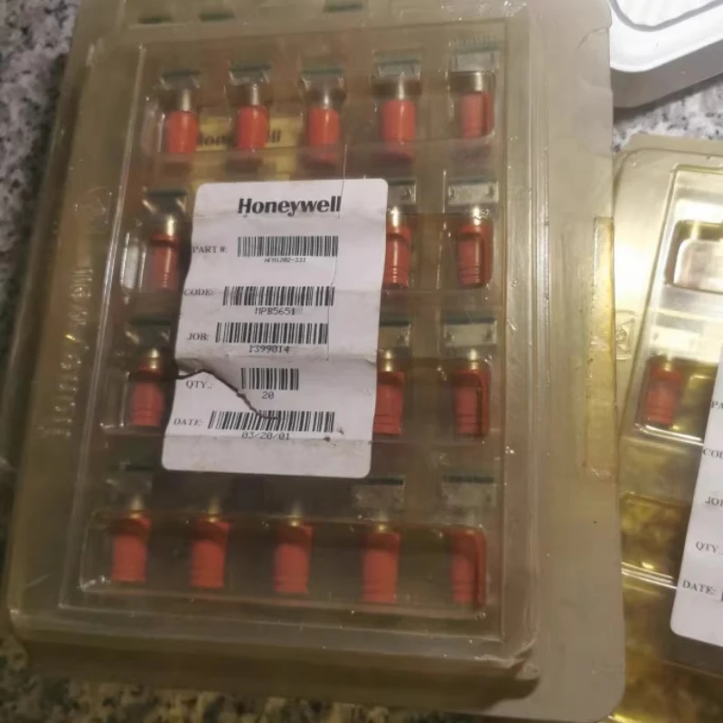 1PCS  HFM1202-331    Honeywell   HFM1202-331 Receiver, 10Mbps, ST Connector, Through Hole Mount