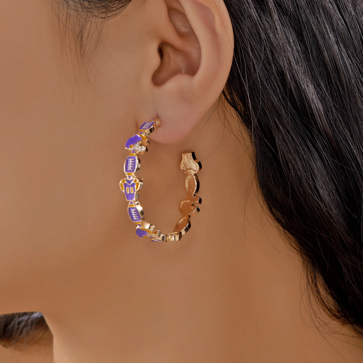 Trendige Rugby-American-Football-Bälle-Ohrringe für Frauen, exquisite übertriebene große C-förmige Ohrringe, Sport, Party, Schmuck, Geschenk – Detail 3