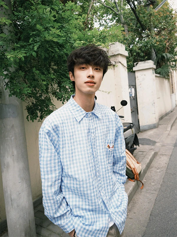 

Light Blue Plaid Men's irt Retro Japanese Sle Long Sve with Sausage Dog Embroidery Sun Protection Outerwear