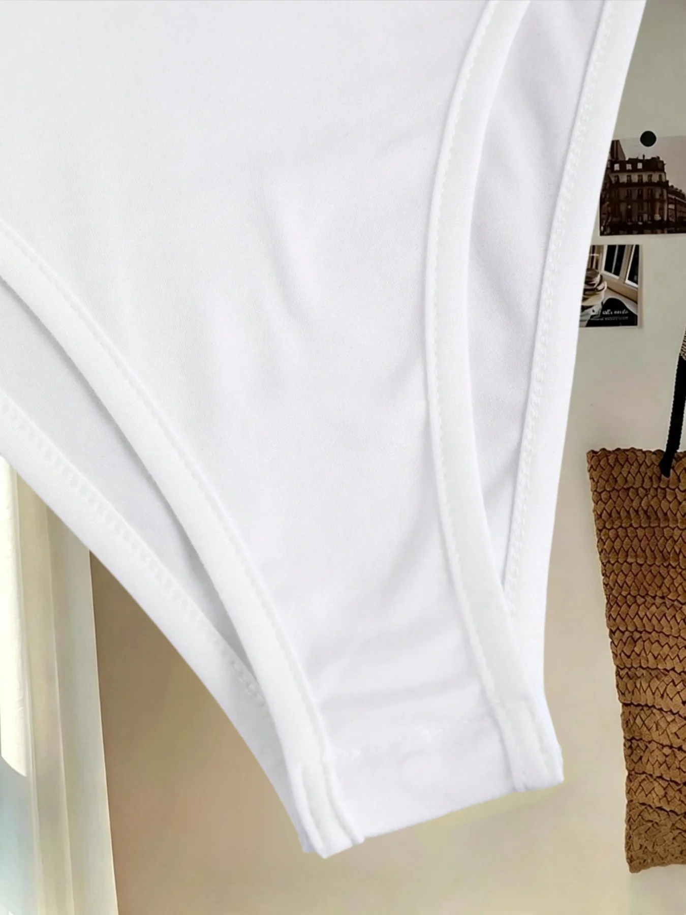 Damen-Body mit Neckholder-Ausschnitt, ärmellos, drapiert, hoch geschnitten, figurbetont, Y2K, sexy, für Urlaub, Party, Freizeit, Basic, einteiliges Oberteil – Detail 3