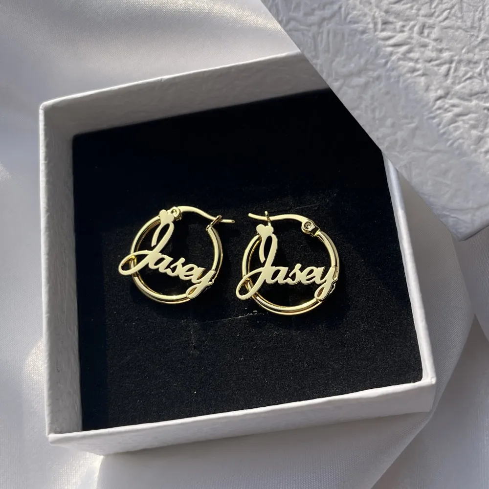 DUOYING Custom Typenschild Ohrringe Hoops 20mm 18K Gold Überzogene Edelstahl Brief Runde Ohrring Schmuck Für Kinder Geschenk