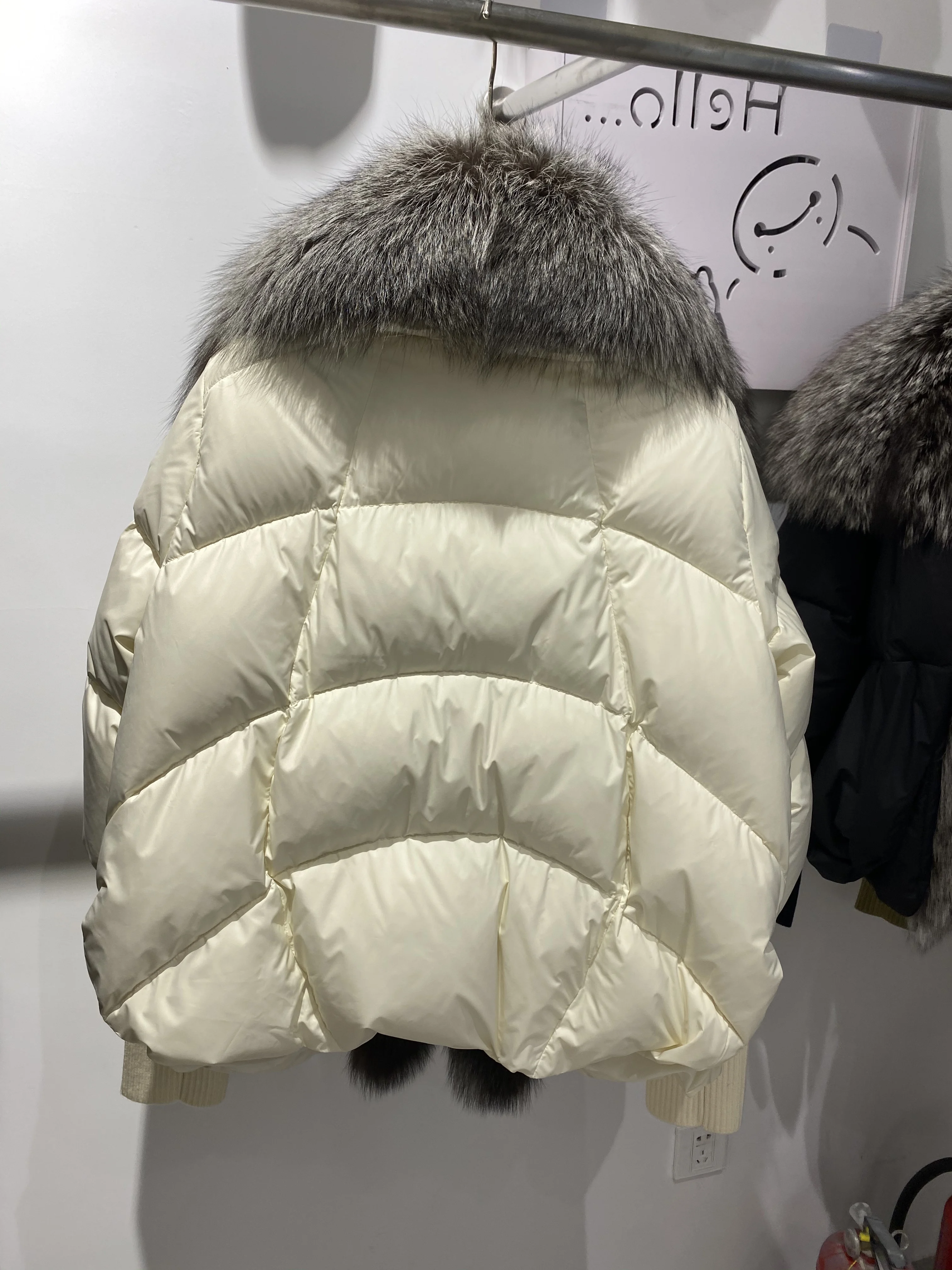 2026 Winter Real Fox Fur Collar White Duck Down Padded Down Jacket Regular Fashion Warm Big Fur Collar Women's Coat