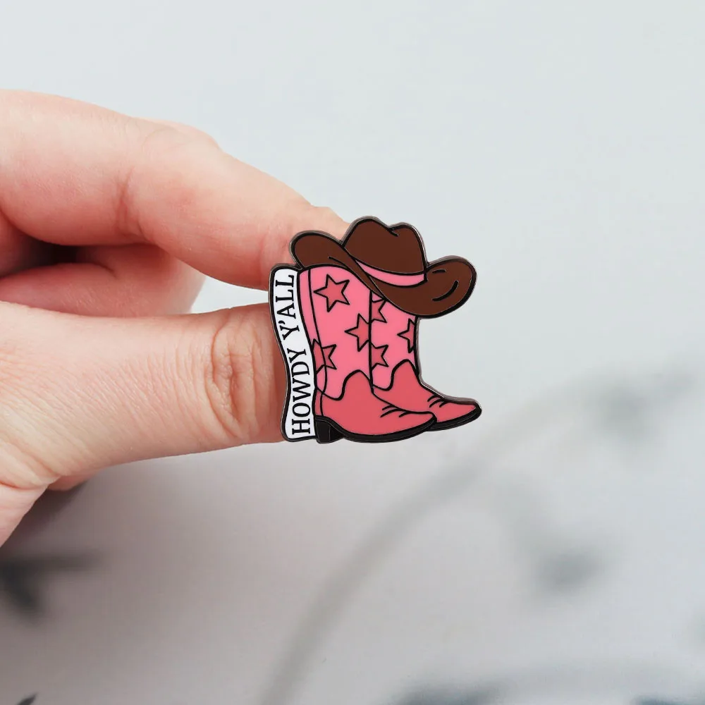 Amerikanischer Western-Stil, rosa Cowboy-Stiefel-Brosche, HOWDY Y'ALL, Retro-Abzeichen, ländliche Kultur, Metallnadel, Rucksack-Dekoration, Emaille-Nadel – Detail 6