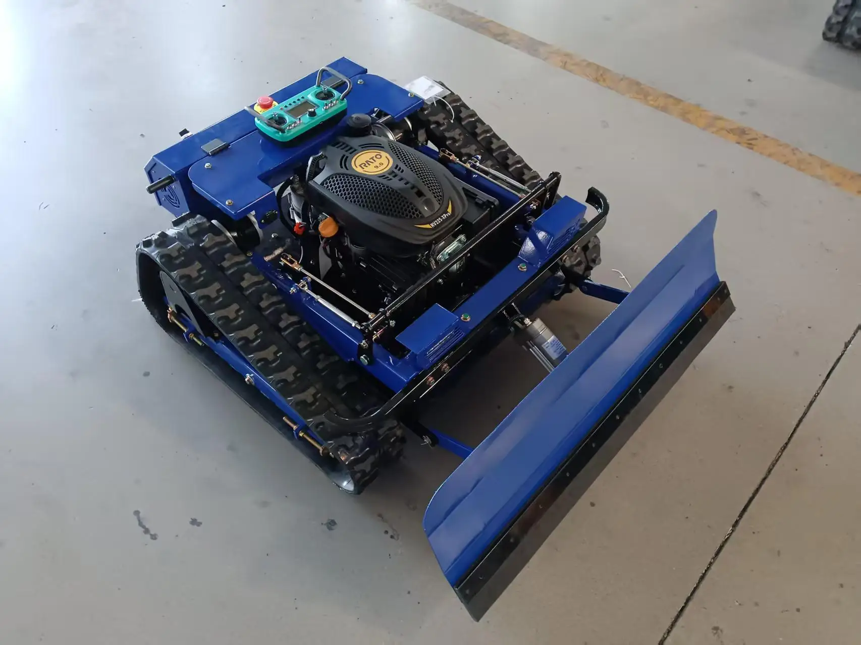 Customize remote-controlled, labor-saving lawnmower with all-terrain rubber tracks, CE/EPA certified.