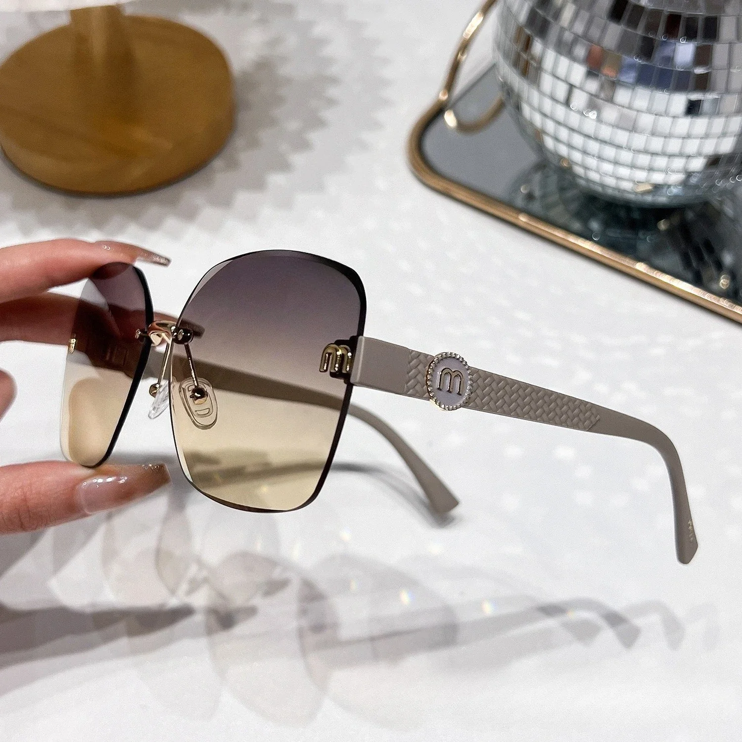 

2025 M-Fashion Frameless Sunglasses - Ultra Thin Edge-Cut Luxury Shades, TikTok Viral HD Polarized Glasses for Women