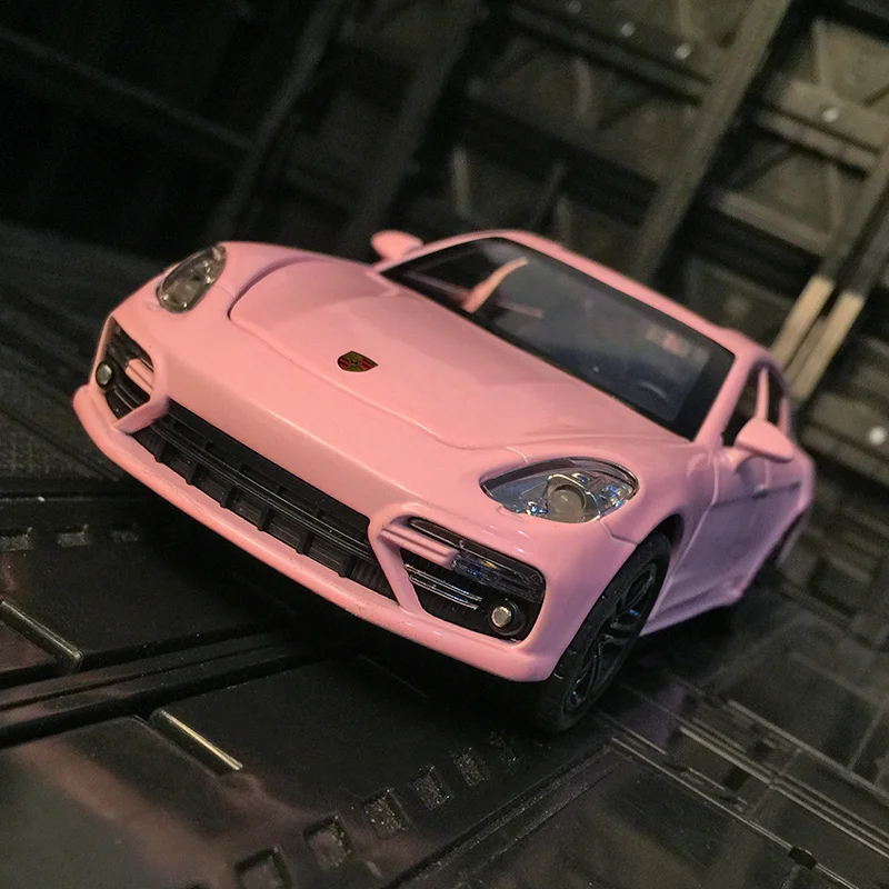 Modello supercar in lega Porsche Panamera 1:32, porte e cofano motore, bagagliaio può essere aperto, macchinina elettrica
