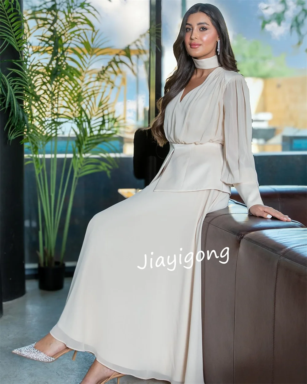 Abiti midi con scollo a V a trapezio in chiffon con pieghe abbinate su misura Occasioni su misura Ritorno a casa Squisito semplice