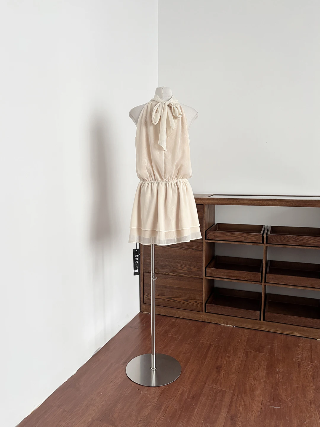 

Summer 2026 Gentle Wind Sleeveless Neck Hanging Dress Women's Waist Cinching Anti-Light Pants Two-Piece Set Fashionable Women...