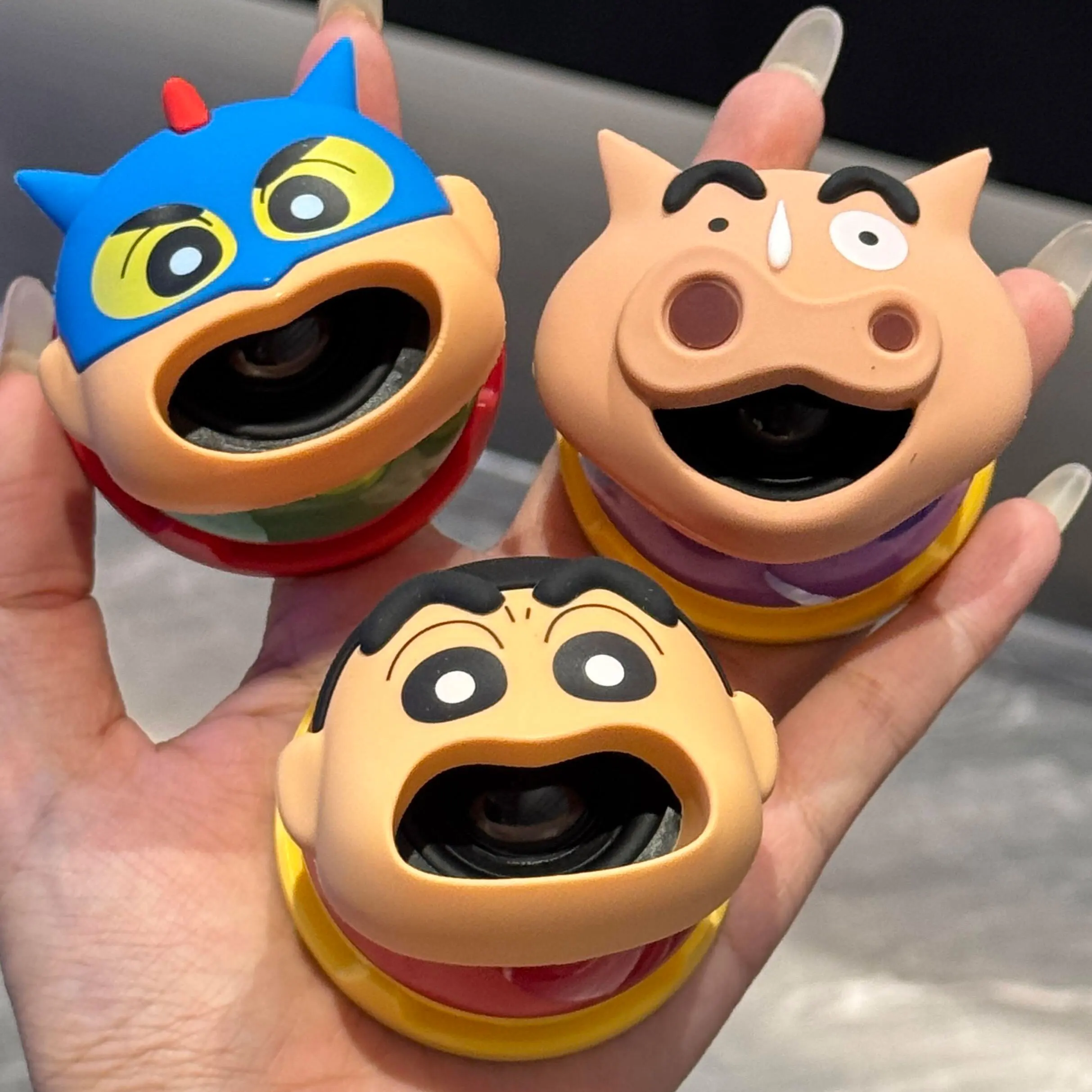 

Креативная мультяшная кукла, модель магнитного притяжения, Bluetooth-динамик, мини-кронштейн для телефона, стерео, уличный портативный настольный сабвуфер