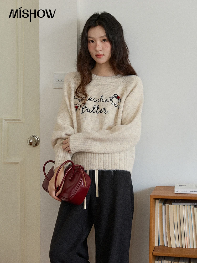 

MISHOW Letter Butterfly Embroidered Sweater 2025 Winter Apricot Loose Round Neck Retro Casual Sweater Warm Pullovers MXE86Z2736