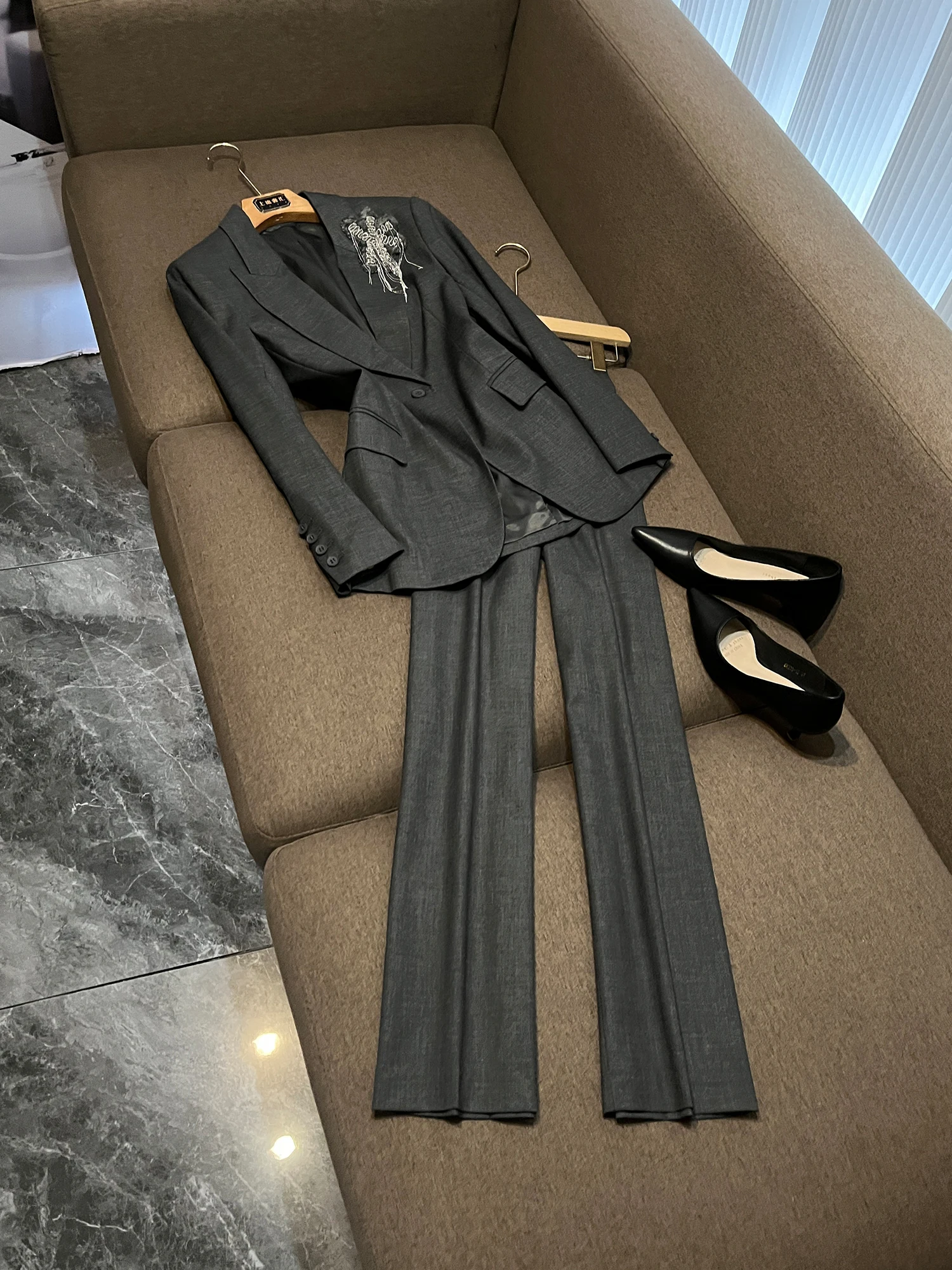 

Ay костюм джета и брюки комплект винтажный Sle 3D украшения женский модный ансамбль осень-зима Новое поступление OK87