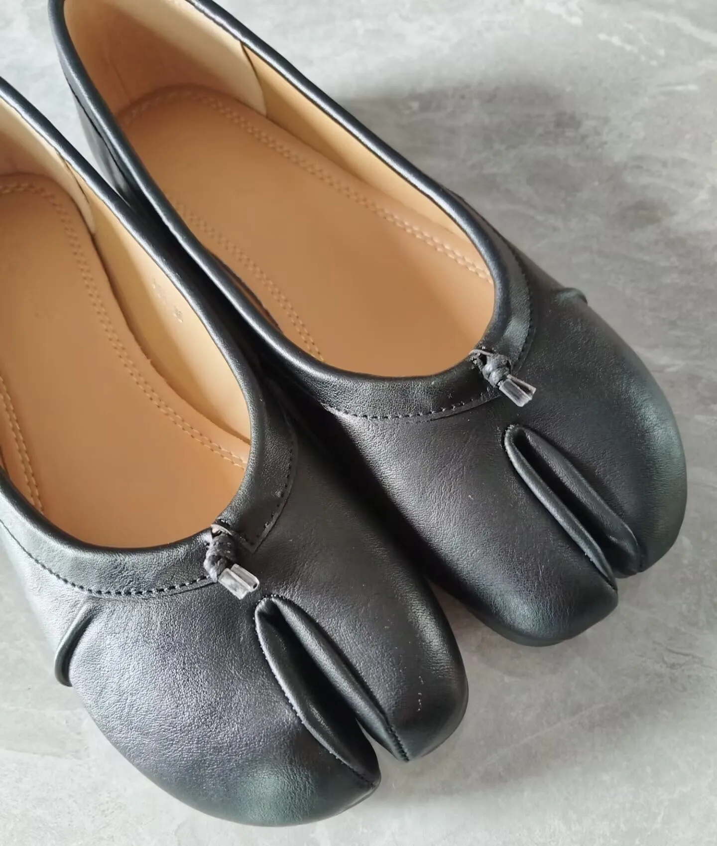 Echte Leder Tabi-Toe Ballerinas für Damen mit chinesischem Knoten, weiche Slip-On-Flachschuhe zum Gehen – Detail 6