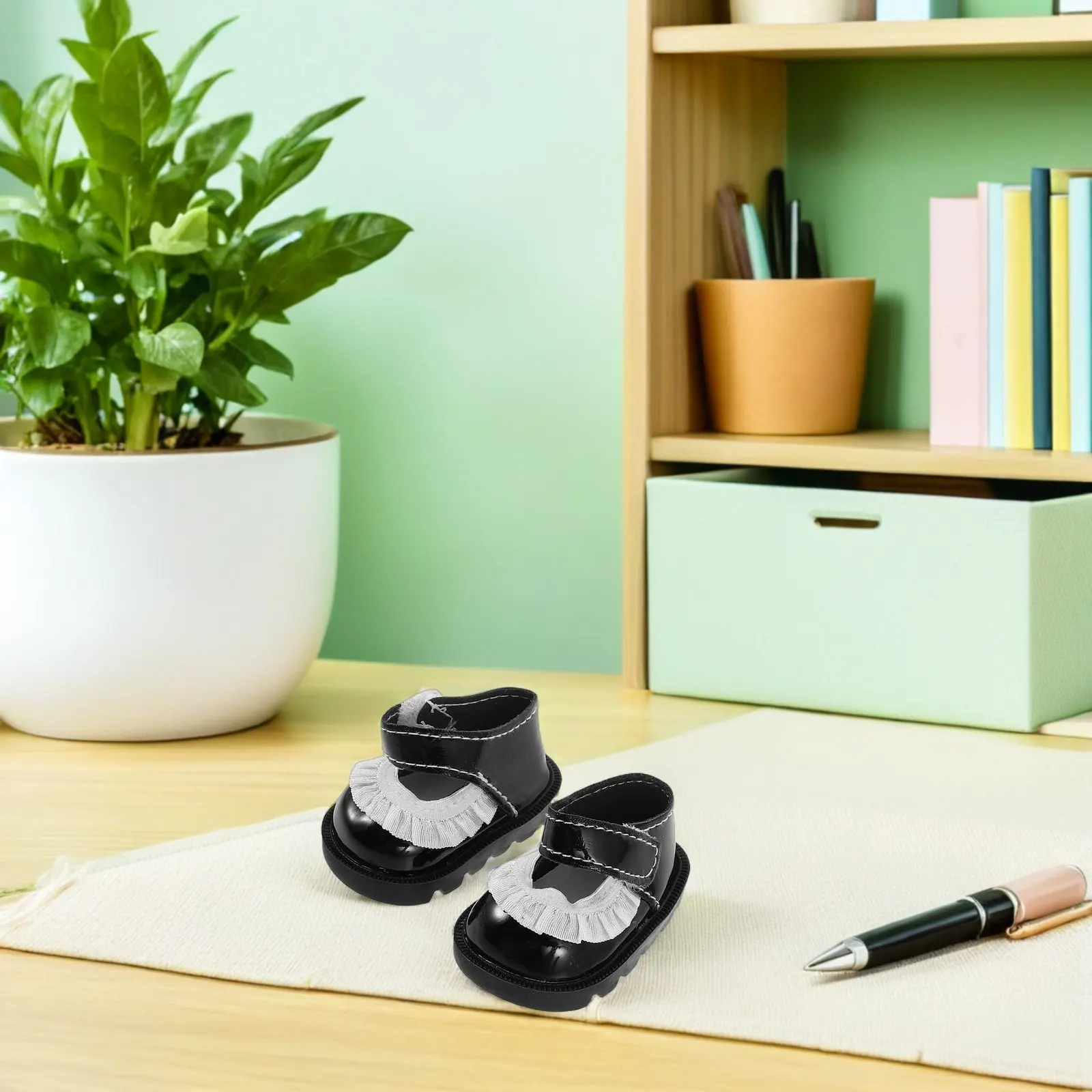 

2Pairs Miniature Shoes Lace Trim Replacement for 20Cm Newborn Girl Dress Up Newborn Supply Mini House Scene Props