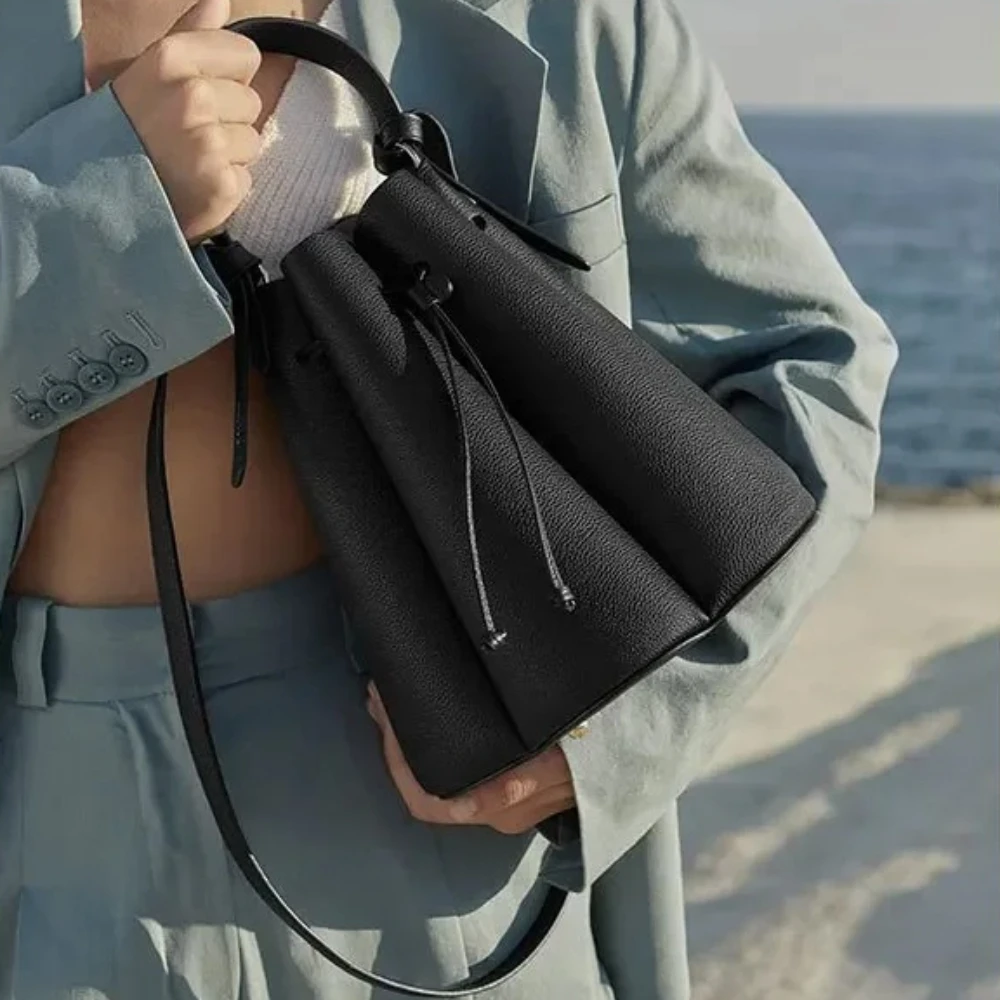 

New hot petit sac à pétales design de niche, sac à bandoulière tendance à une épaule, sac seau d'eau haut de gamme 2025