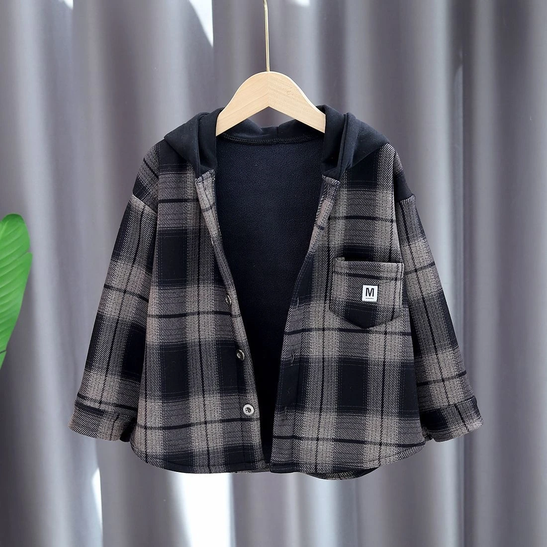 2025 New Boys Autumn Winter Fleece Lined Hooded Plaid Shirt Jacket Thickened Winter Ready Stylish Kids Clothing Versatile Top