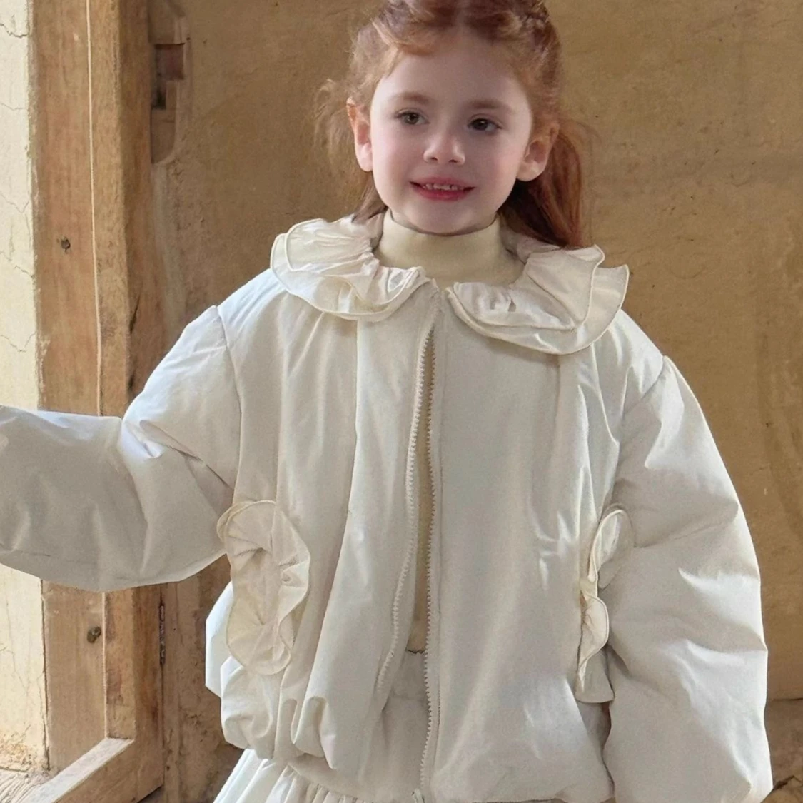 

Хлопковая одежда для девочек, осень 2024, новая детская одежда в корейском стиле, модное хлопковое пальто с милым бутоном цветка для девочек