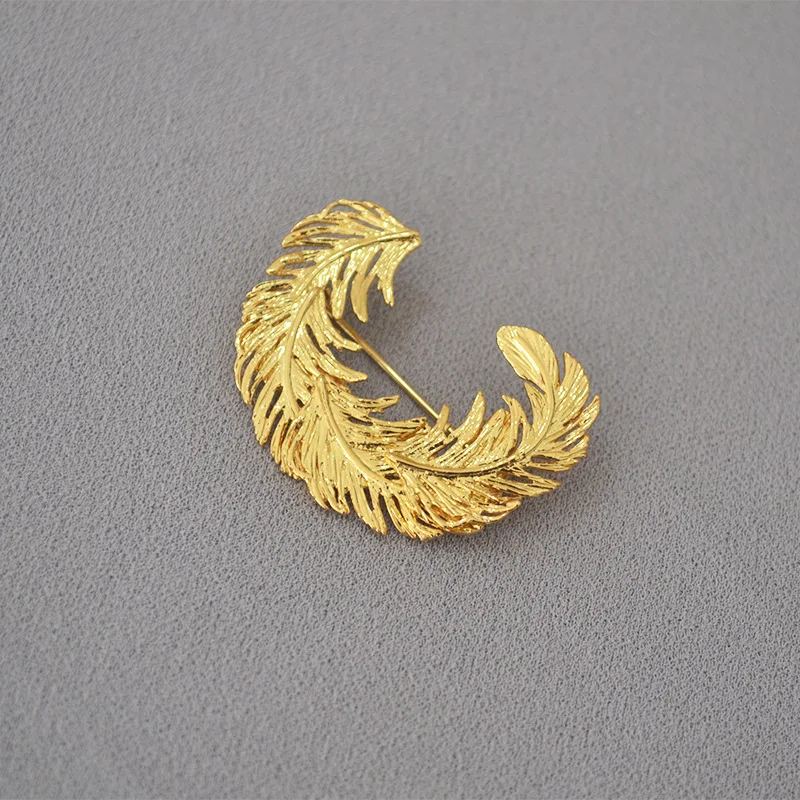 Golden Feather Autumn Winter Coat Windbreaker Sweater with Brooch Fashionable Outerwear for Women