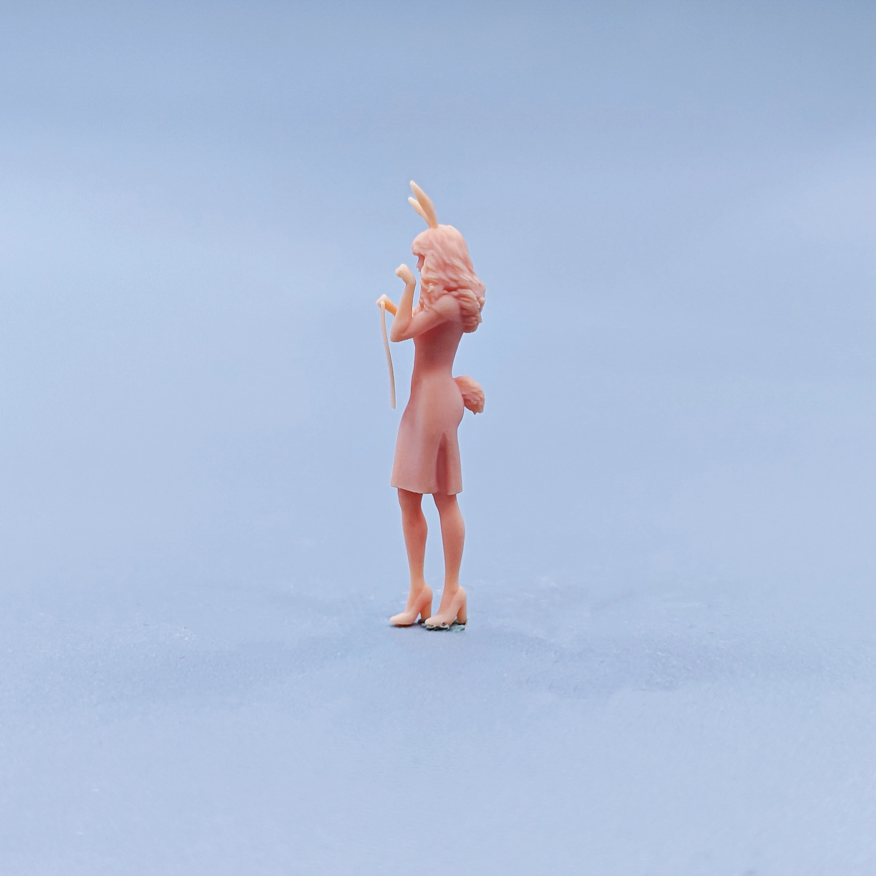 1/64 1/43 ตุ๊กตารุ่นเรซิ่น Qipao สาวกระต่าย Unสี Miniatures Diorama มือวาด C736