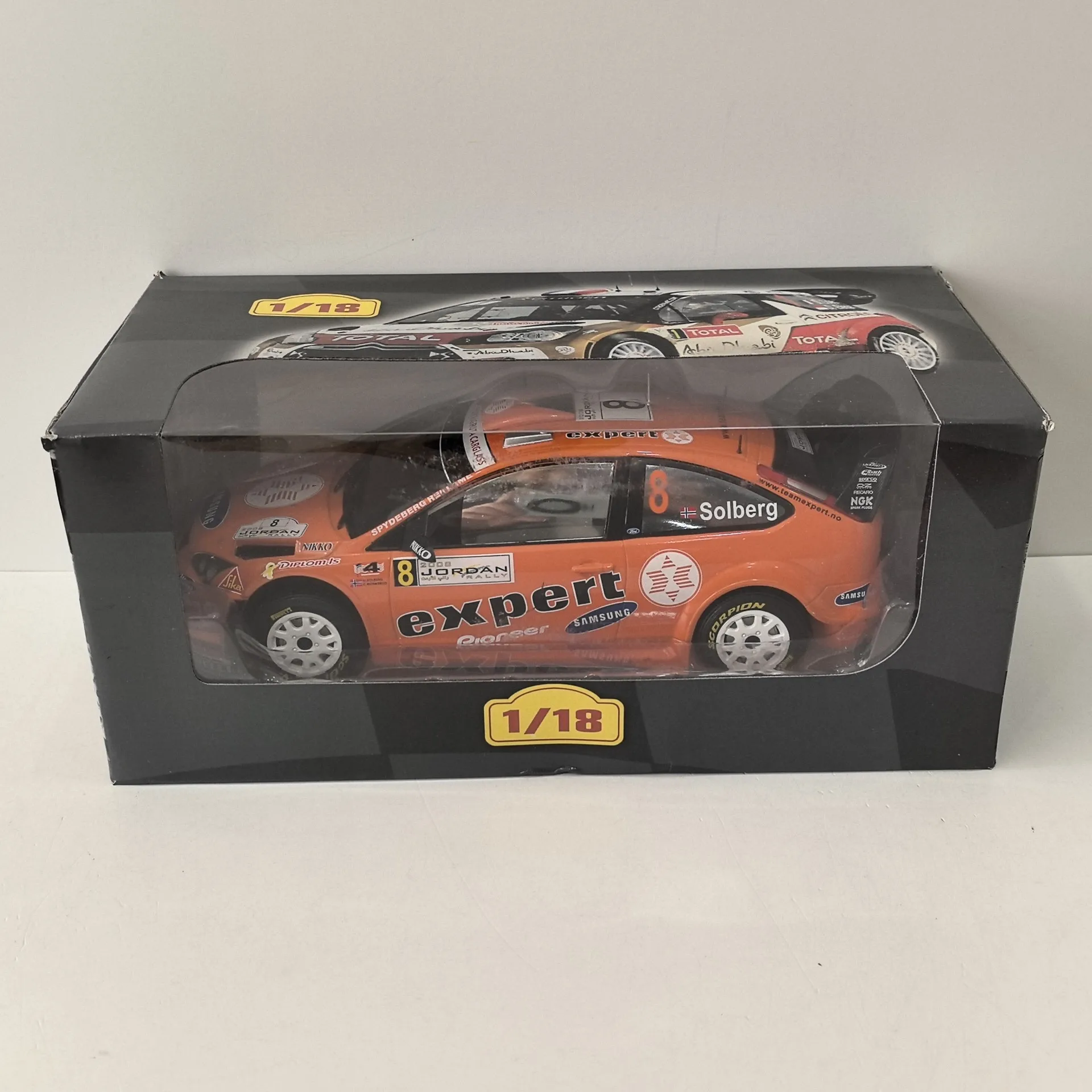 다이캐스트 IXO 1:18 스케일 포드 포커스 # 8 포드 포커스 레이싱 합금 자동차 모델 소장 장난감 선물 기념품 디스플레이 장식품