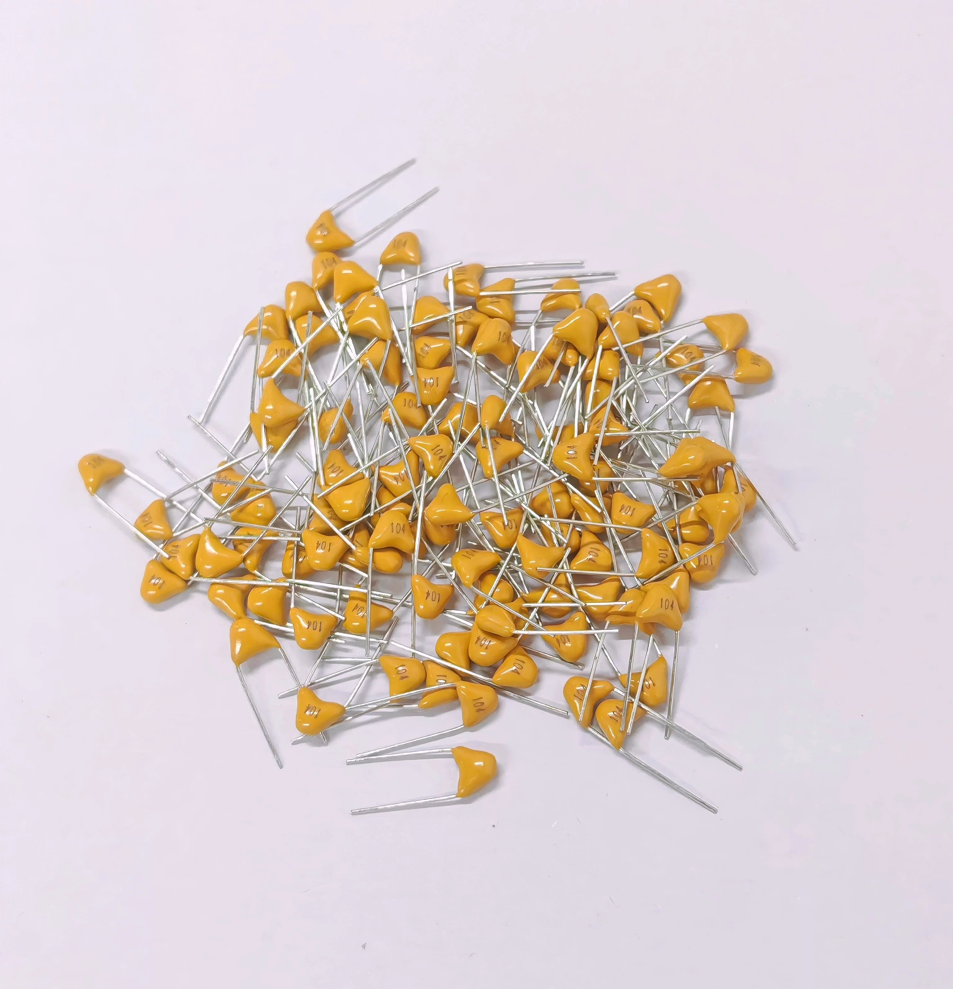 100.200 قطعة/الوحدة 50V متجانسة السيراميك مكثف 10PF ~ 10 فائق التوهج 22PF 47NF 220NF 1NF 4.7 فائق التوهج 1 فائق التوهج 100NF 330NF 0.1 فائق التوهج 102 104 105 P = 5.08 مللي متر