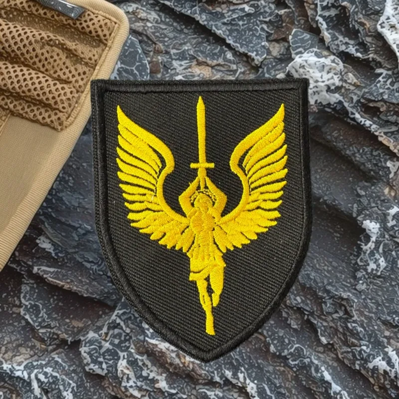 Parche táctico San Miguel Arcángel con alas y espada – MOLLE - imagen 4