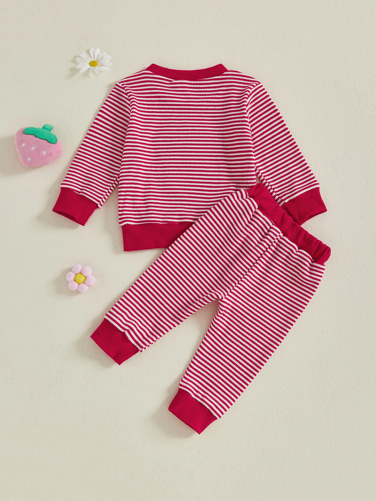 Adorável conjunto de roupas de outono para bebês meninas com top bordado de morango fofo e calças listradas para a temporada de outono