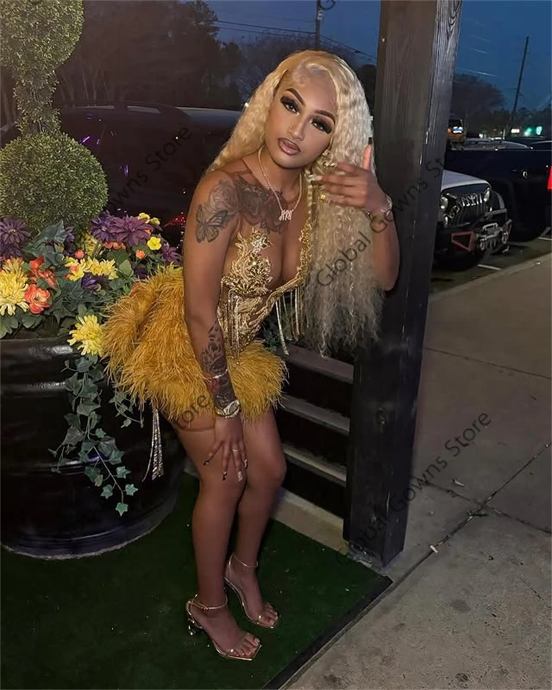 

Luxury Sparkly Gold Prom Dresses 2025 Black Girls Dress Crystal Beads Gala Dresses Cocktail Gown Tassels Feather Customized