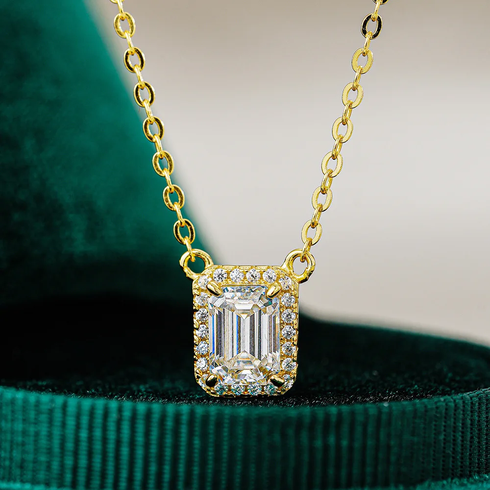 1 Carat Rectangular Emerald Pendant for Women, 18K Gold Full Set Moissanite Necklace, Fashionable Platinum PT950 Pendant