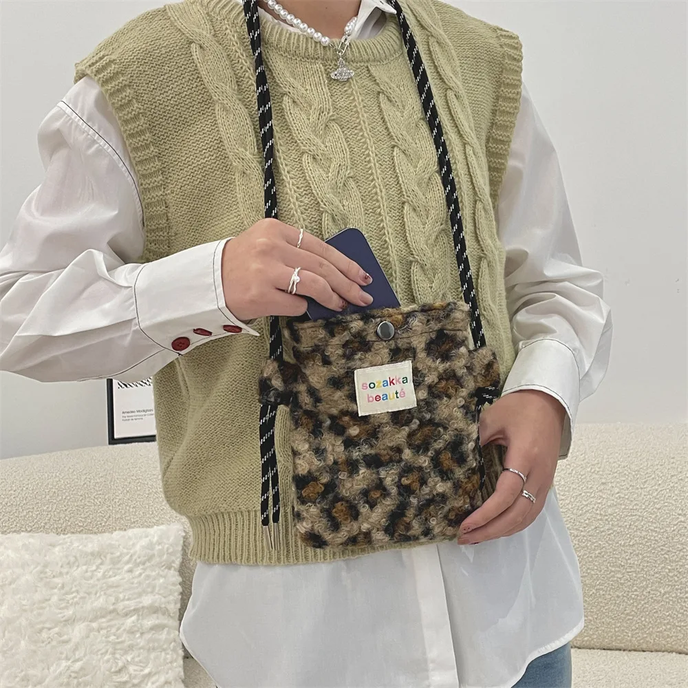 Neue Plüsch-Punkt-Umhängetaschen für Damen, niedliche rosa Umhängetasche, Handtasche, Geldbörsen, tragbare Handytasche – Detail 30