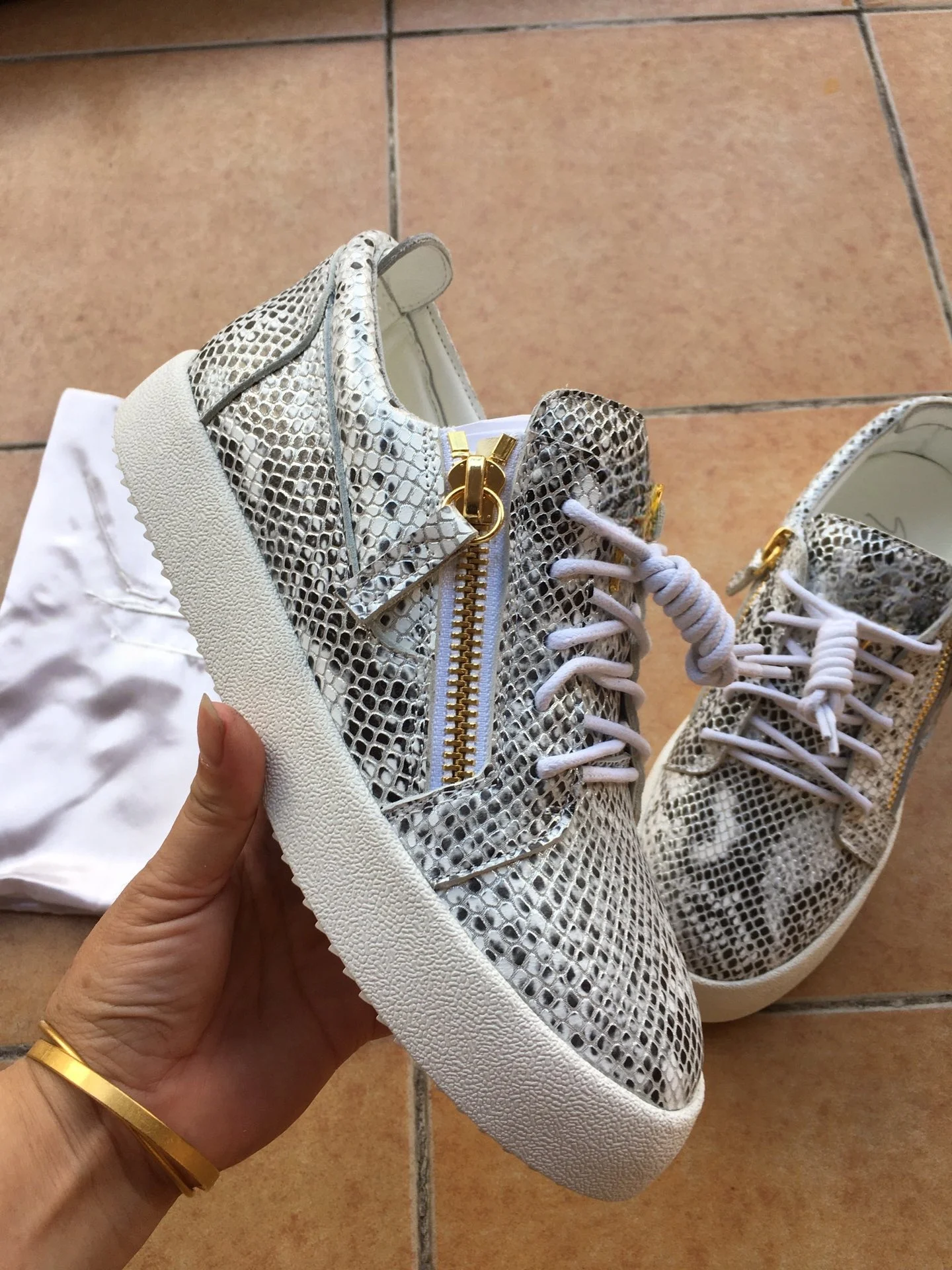 男女兼用本革ブランドデザイナーユニセックステニスシューズGZジッパーローファーシューズG0093、最高品質カジュアルスニーカー