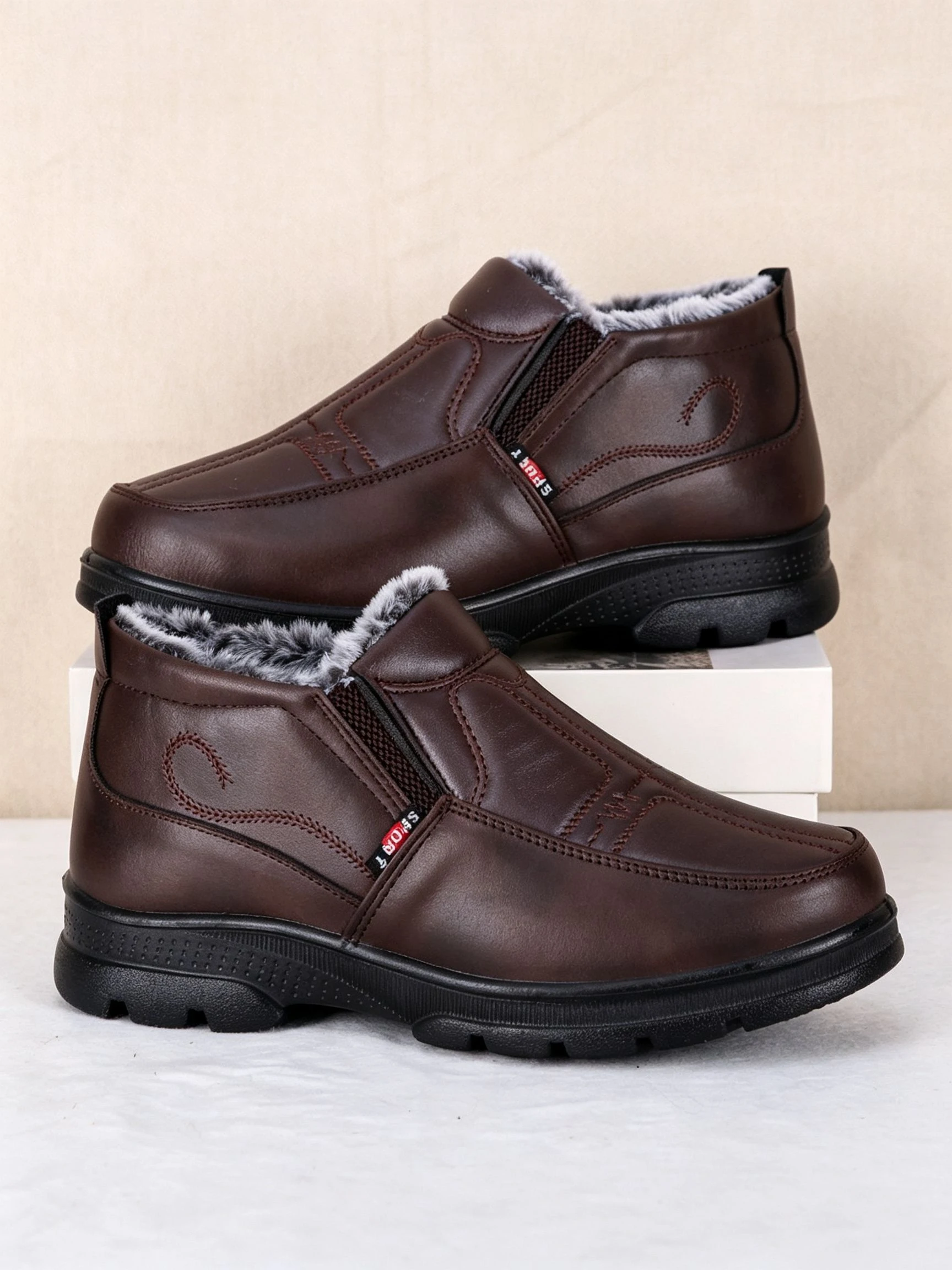 Herren-Winterstiefeletten zum Hineinschlüpfen, warme Schuhe mit Kunstleder- und Fleece-Futter, rutschfeste, dicke Sohle, lässige Outdoor-Stiefeletten, die vor Kälte schützen. – Detail 2