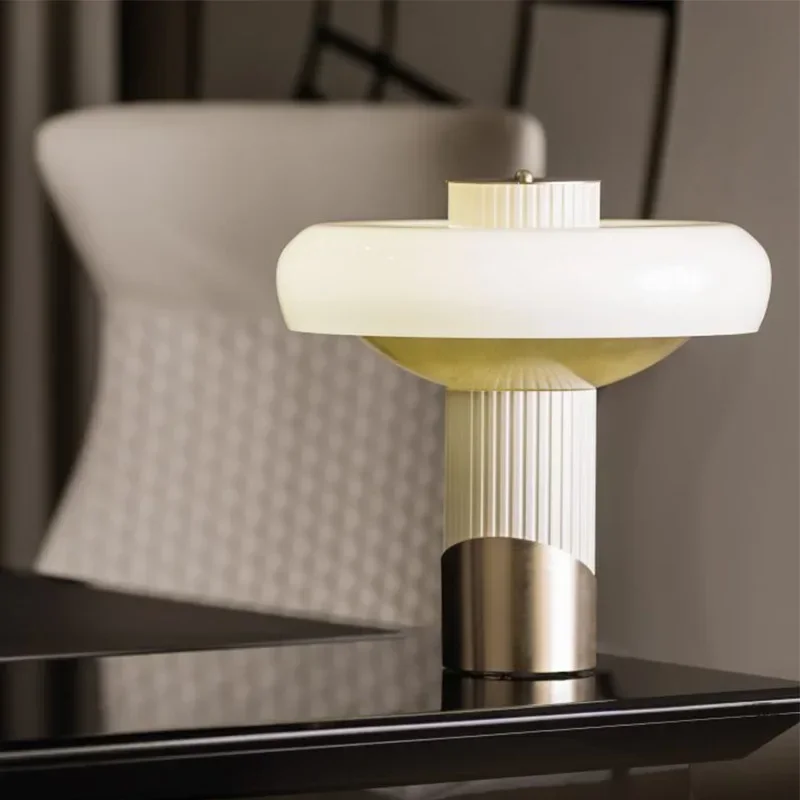 Post-modern Luxury Table Lamp Nordic Originality Living Room Bedroom Table Lamp Romance Indoor Lighting Mashua Ya Meza FYTL