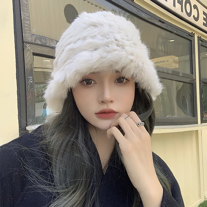 قبعة قطيفة بيضاء من فراء الأرنب الأصلي، دفء الخريف والشتاء، قبعة صياد السمك لحماية الأذن، قبعة صغيرة محبوكة من الفرو، ناعمة ومريحة