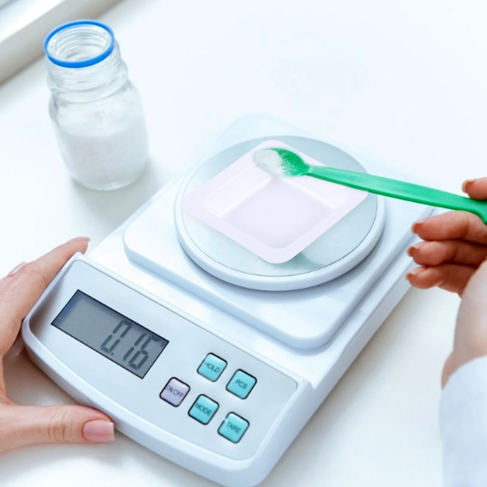 50Pcs Plastic Weighing Plates Anti-Static Non-Tip Flat Bottom Lab Weigh Boats for Easy Transfer of Powders and Liquids 7Ml - Image 5