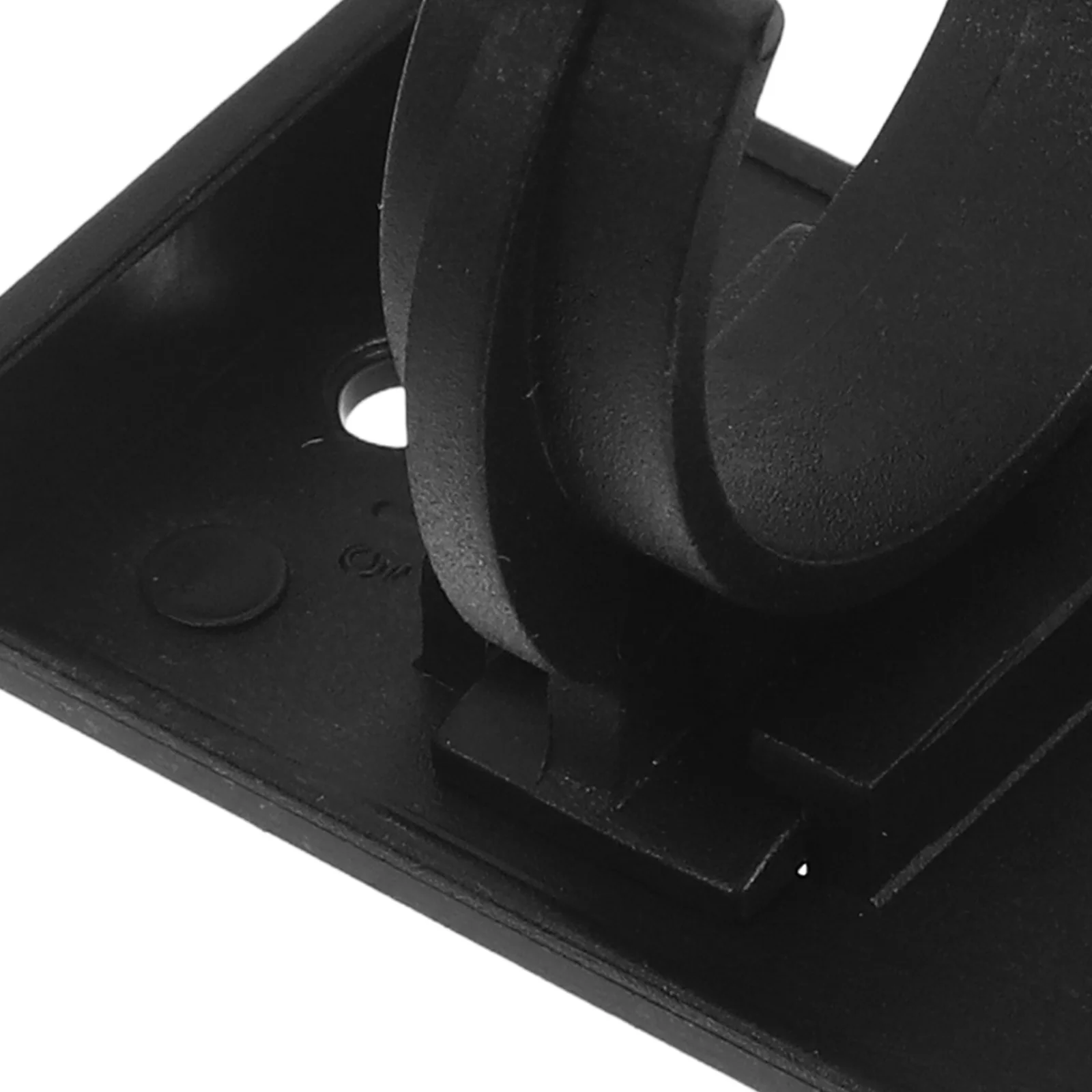 10 szt. Klipsów do listew przypodłogowych szafek, czarne plastikowe klipsy do listew, regulowane poziomatory do nóg meblowych, ochrona nóżek szafek kuchennych