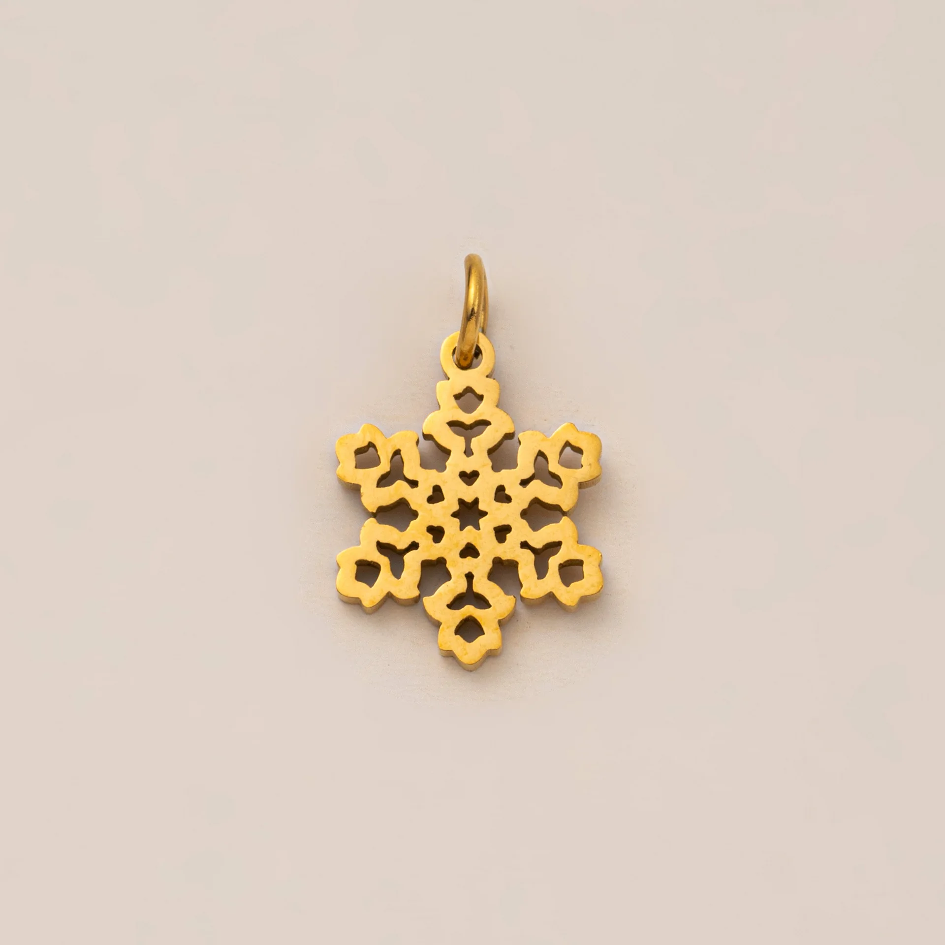 Weihnachtlicher Mode-Anhänger aus Edelstahl in Goldfarbe für Frauen, Schneeflocken-Charm für DIY-Armbänder und Halsketten-Zubehör – Detail 2