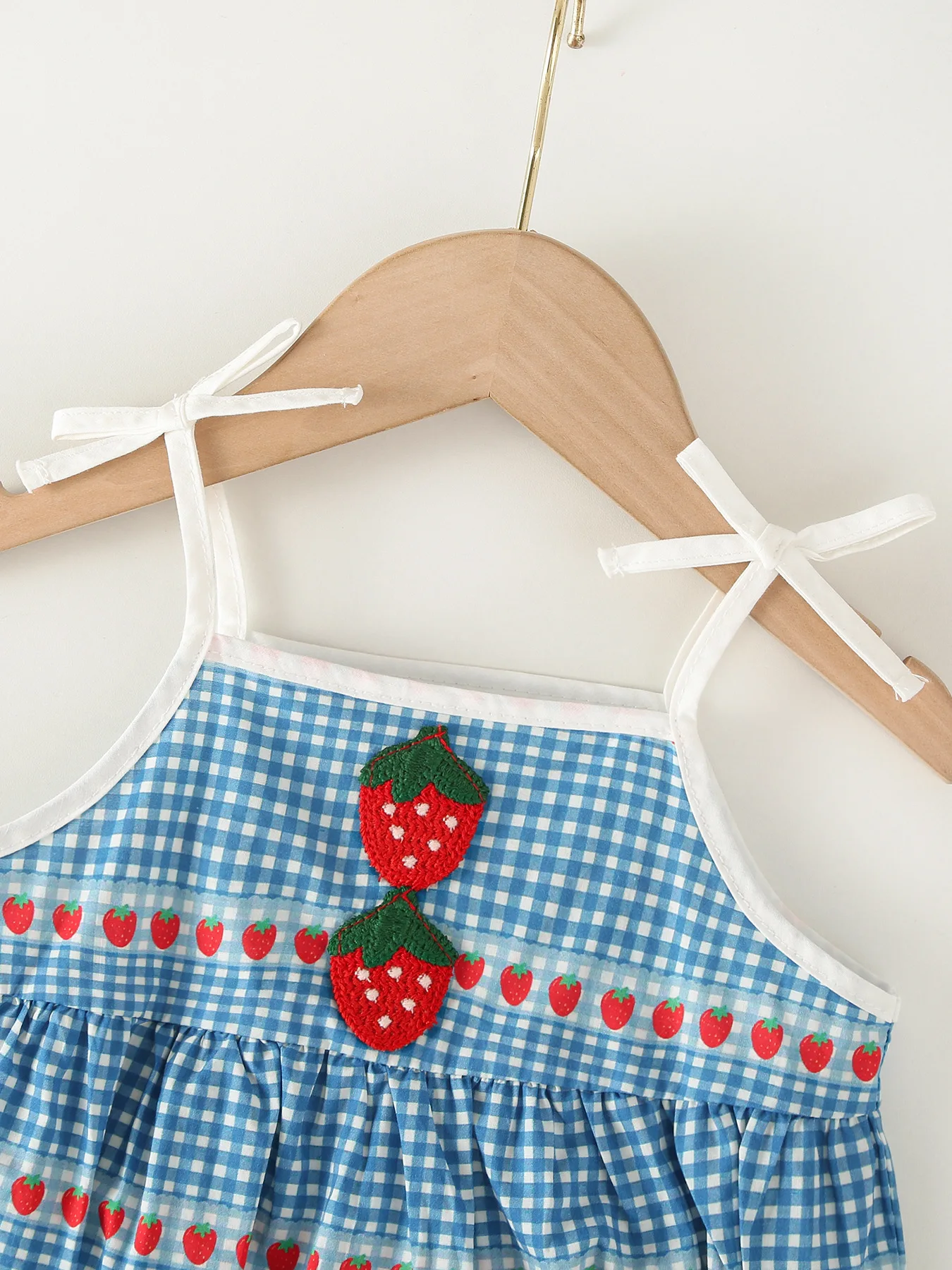 2026 صيف جديد نمط طفلة لينة ارتداءها السباغيتي حزام القماش القطني تحقق ثلاثية الأبعاد الفراولة طباعة ملابس الرضع #3