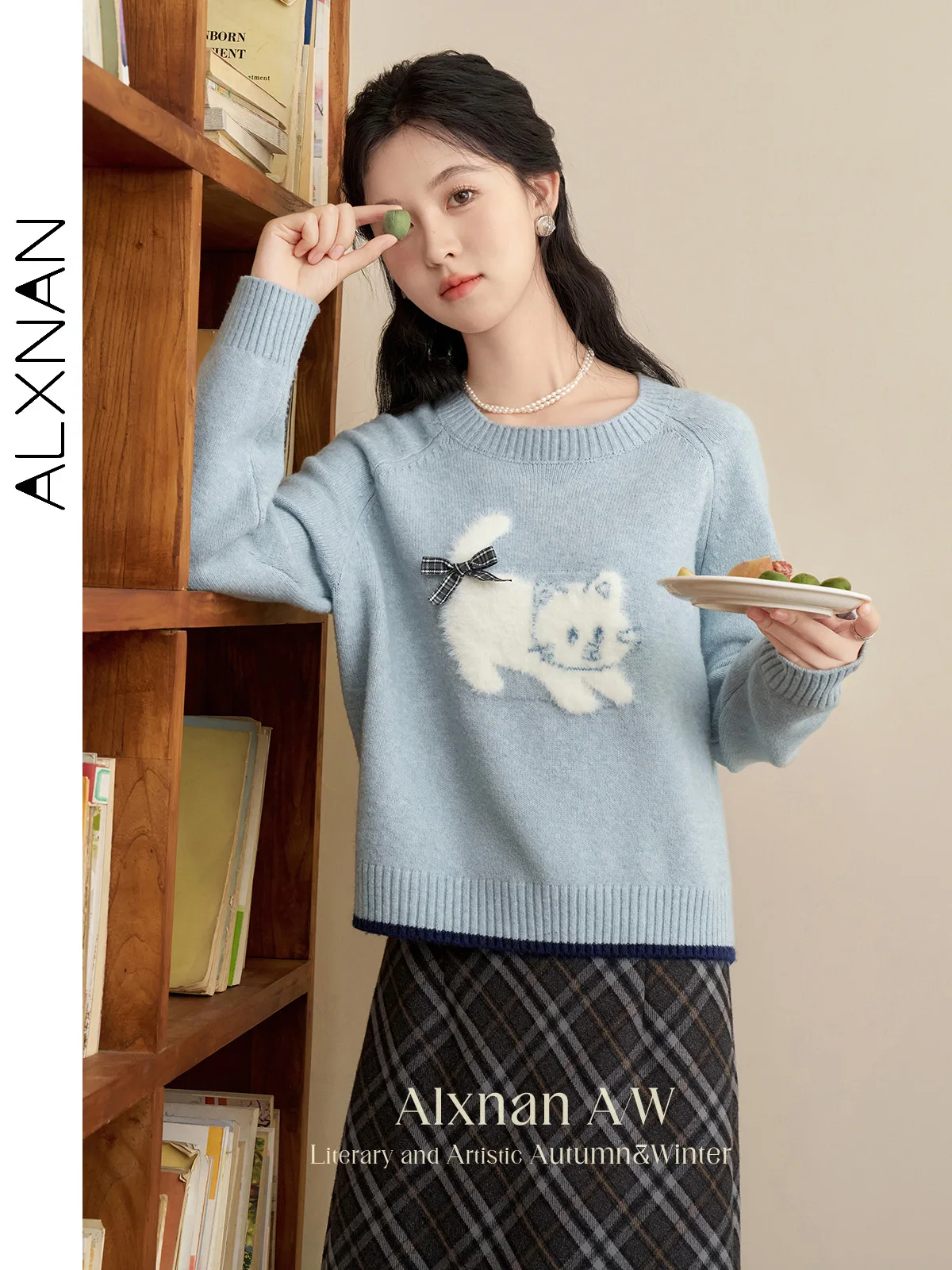 

ALXNAN Women's Languid Casual Pullover Solid Blue Animal Pattern Three-dimensional Bow 2024 Fall Winter Warm Knit Sweater L50519