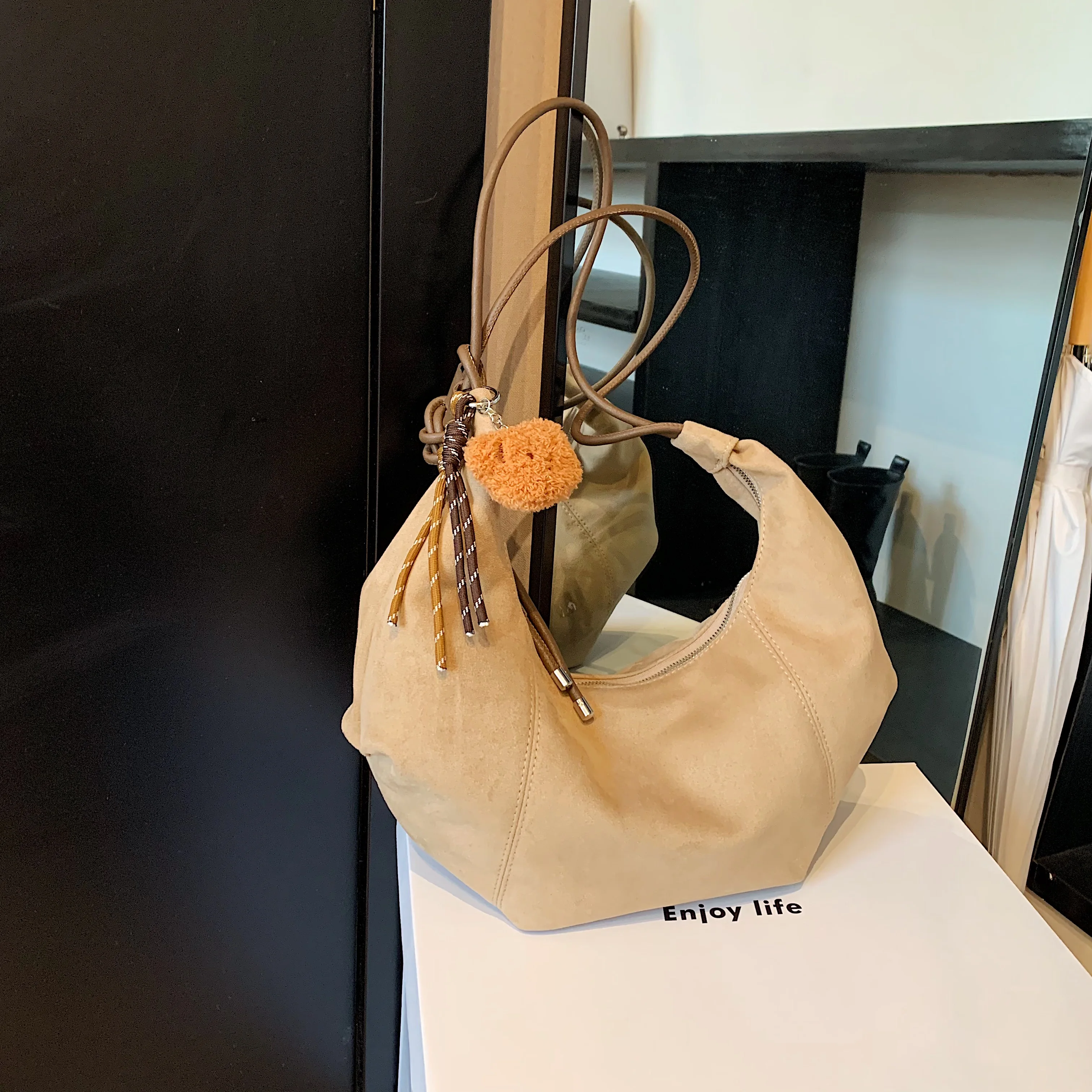 

Fashionable croissant colored casual frosted superior crescent bag (with puppy pendant)